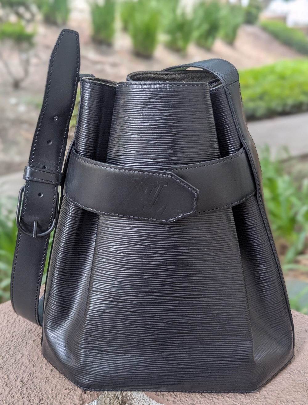 Louis Vuitton Black EPI Sac D'Epaule GM Buckle Bucket Shoulder Bag 🖤 Authentic